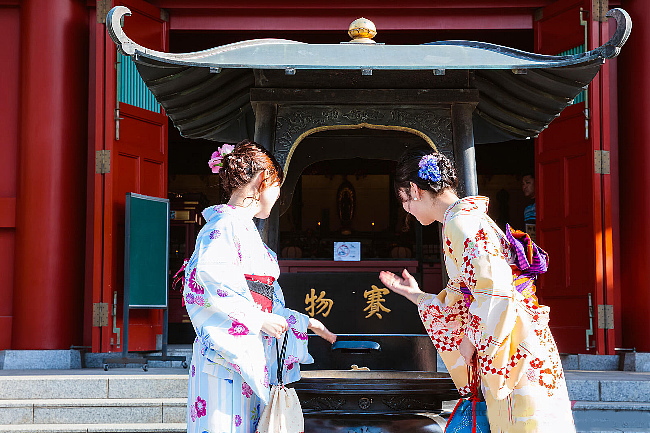 Visit the shrine by kimono